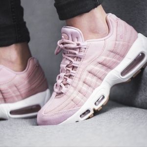 💝EUC Nike Air Max 95 Barely Rose (2018) Low Top Suede & Leather Sneakers, 7.5